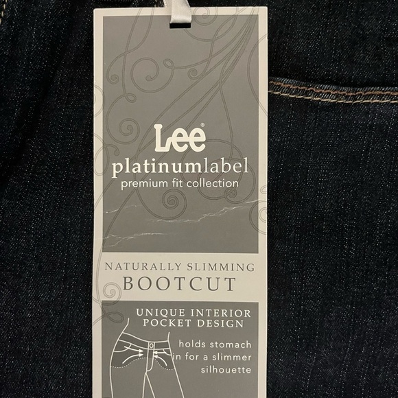 Women’s Lee Blue Relaxed Jeans with Wide Rolled Cuffs - Picture 3 of 10